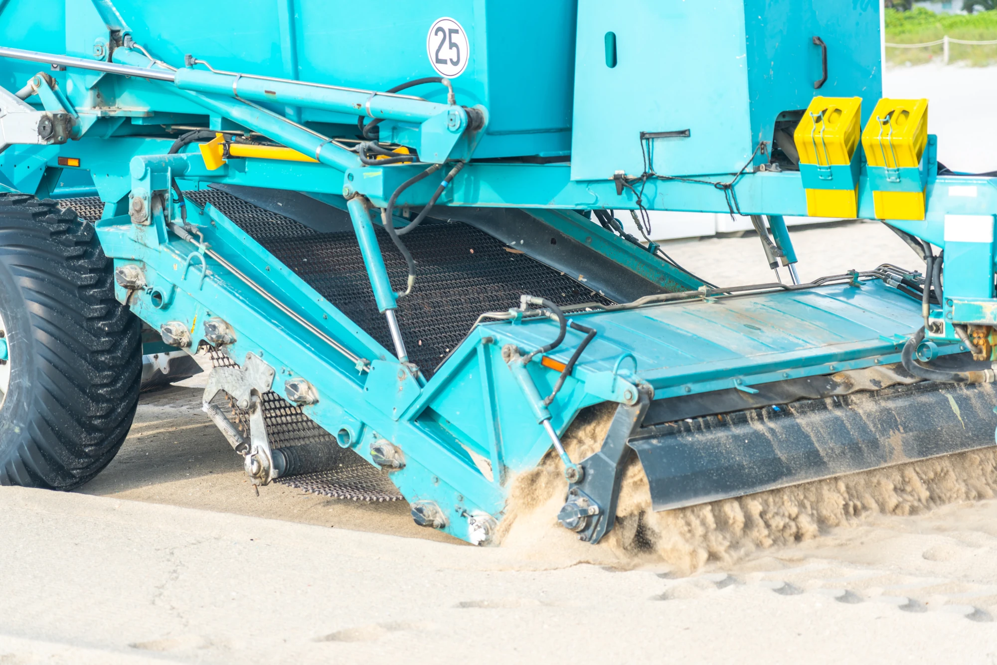 Cinta transportadora para limpieza de playas. Conveyor belt for cleanning beaches.