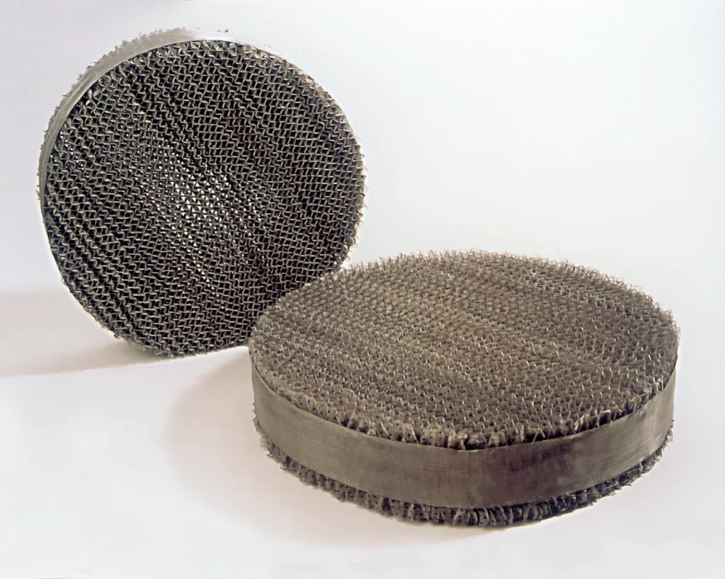Internal view of a demister with steel knitted mesh – Codina Metal