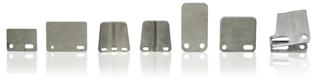 Diferentes formas y geometrías de aletas para cintas transportadoras fabricadas por Codina Meta
